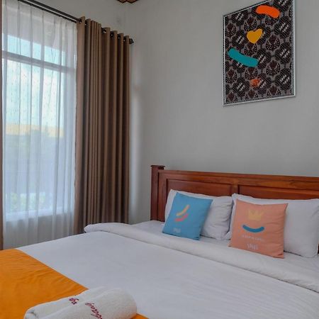 Sans Hotel Kumbang Yogyakarta By Reddoorz エクステリア 写真