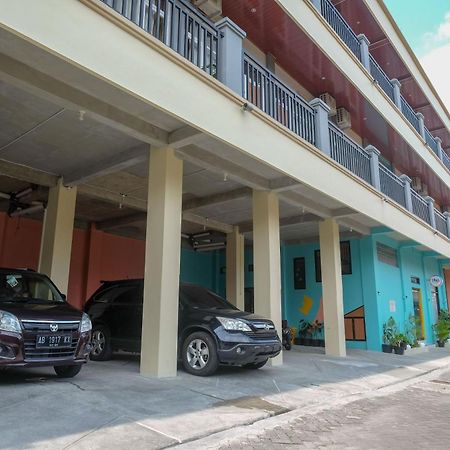 Sans Hotel Kumbang Yogyakarta By Reddoorz エクステリア 写真