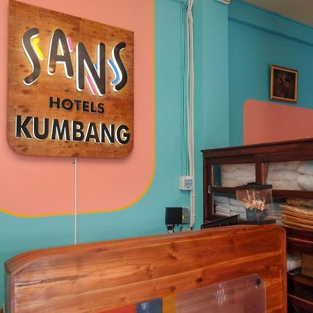 Sans Hotel Kumbang Yogyakarta By Reddoorz エクステリア 写真