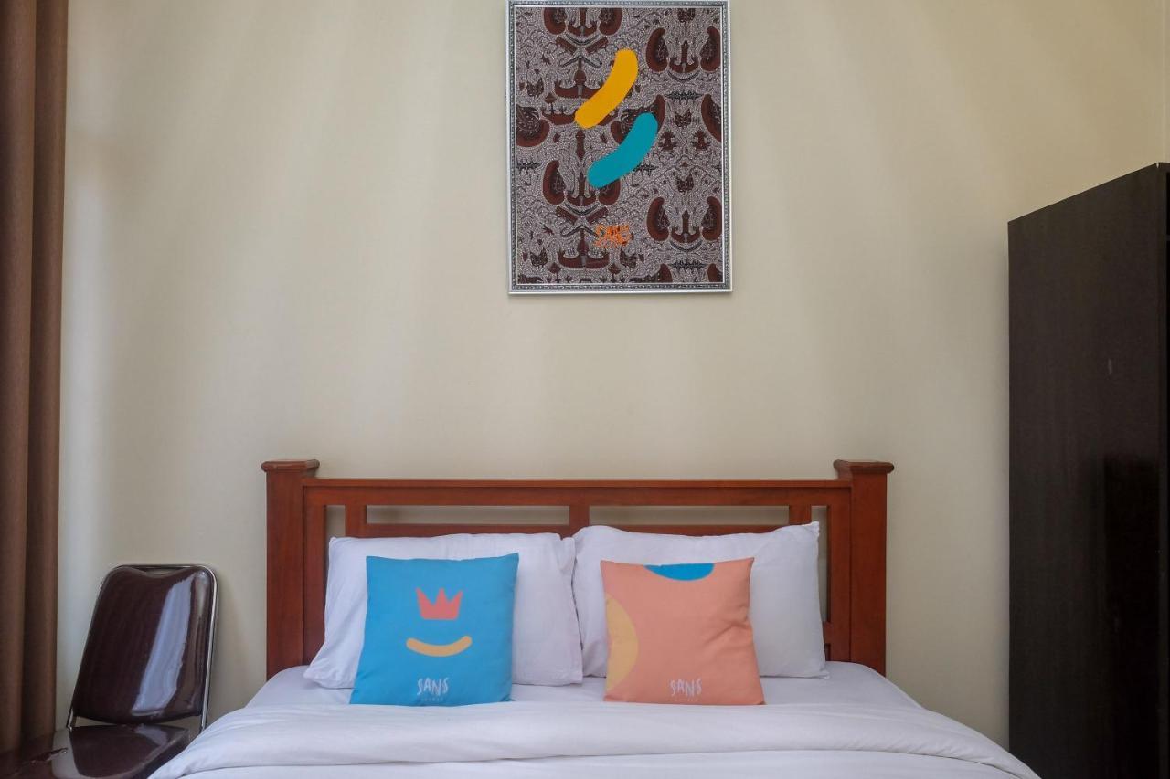 Sans Hotel Kumbang Yogyakarta By Reddoorz エクステリア 写真