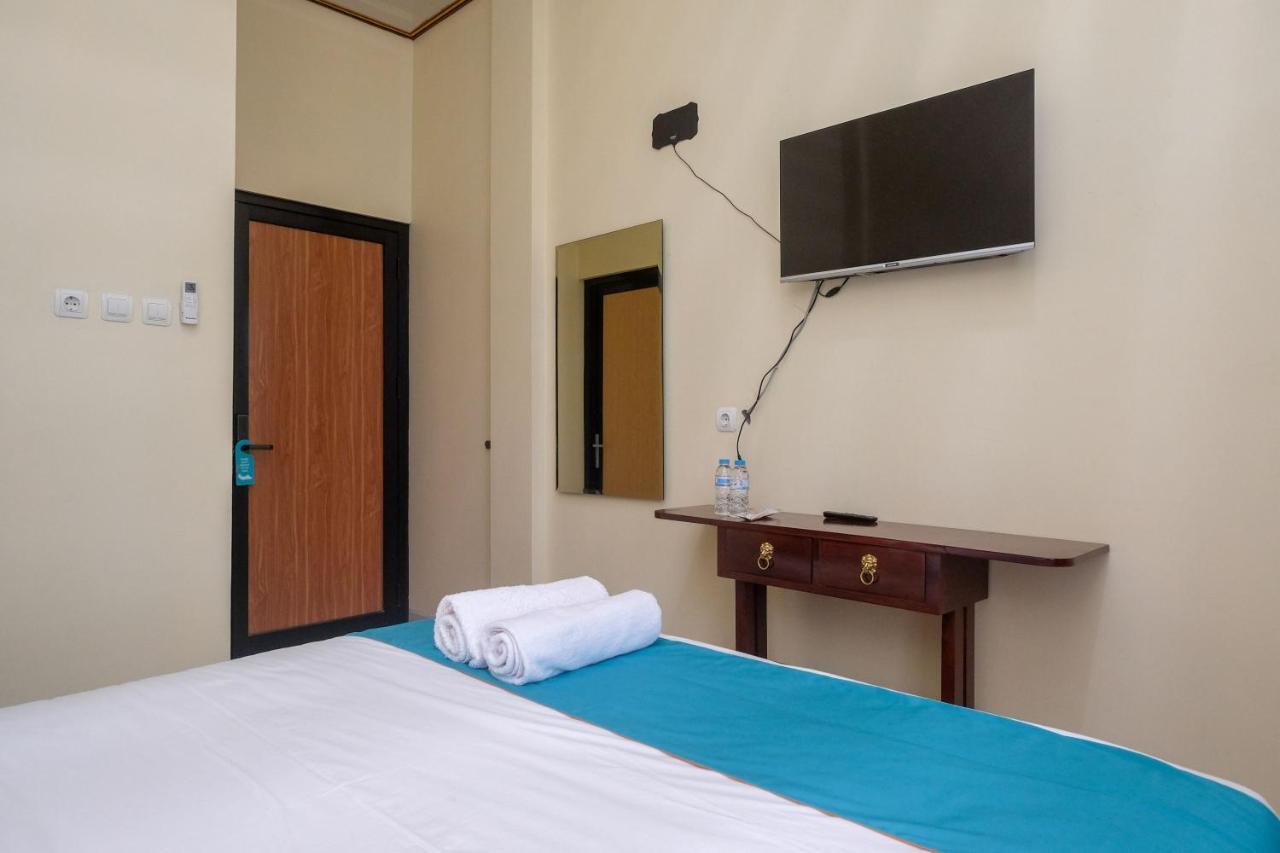 Sans Hotel Kumbang Yogyakarta By Reddoorz エクステリア 写真