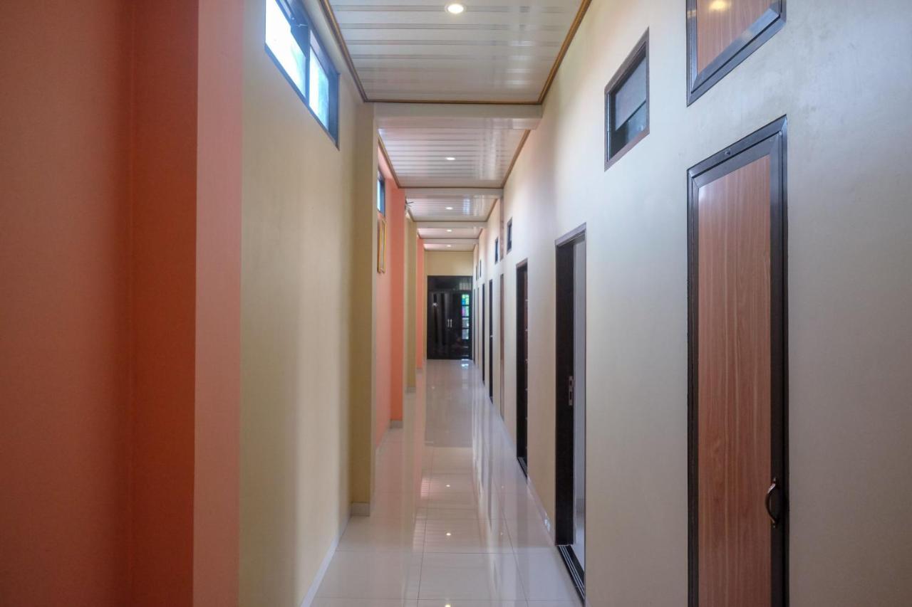 Sans Hotel Kumbang Yogyakarta By Reddoorz エクステリア 写真
