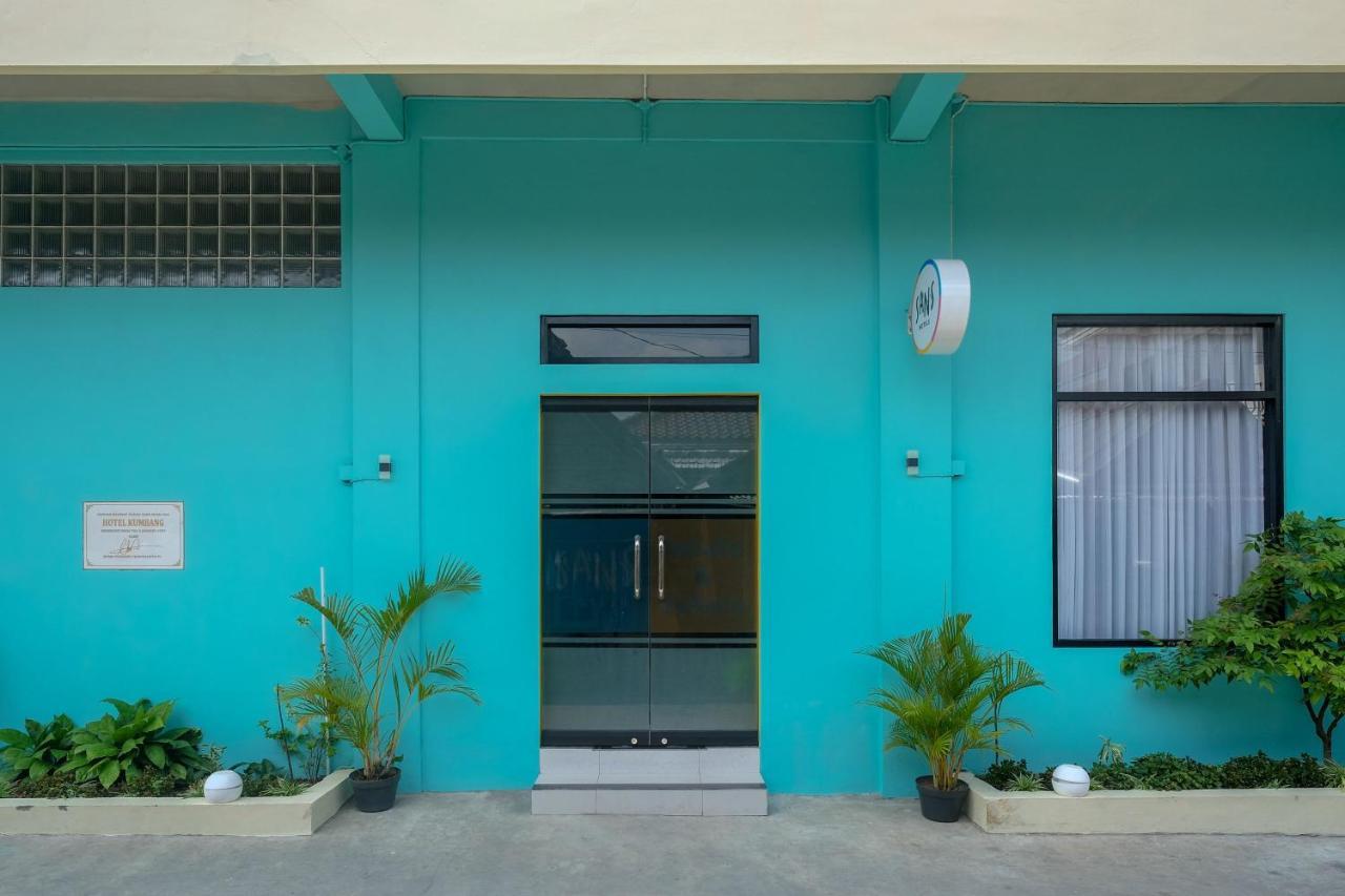 Sans Hotel Kumbang Yogyakarta By Reddoorz エクステリア 写真