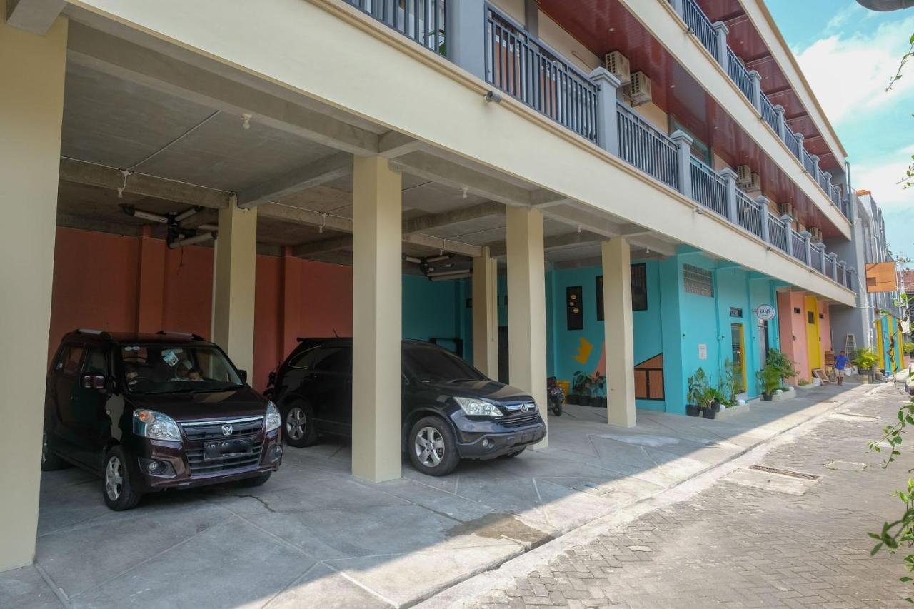 Sans Hotel Kumbang Yogyakarta By Reddoorz エクステリア 写真