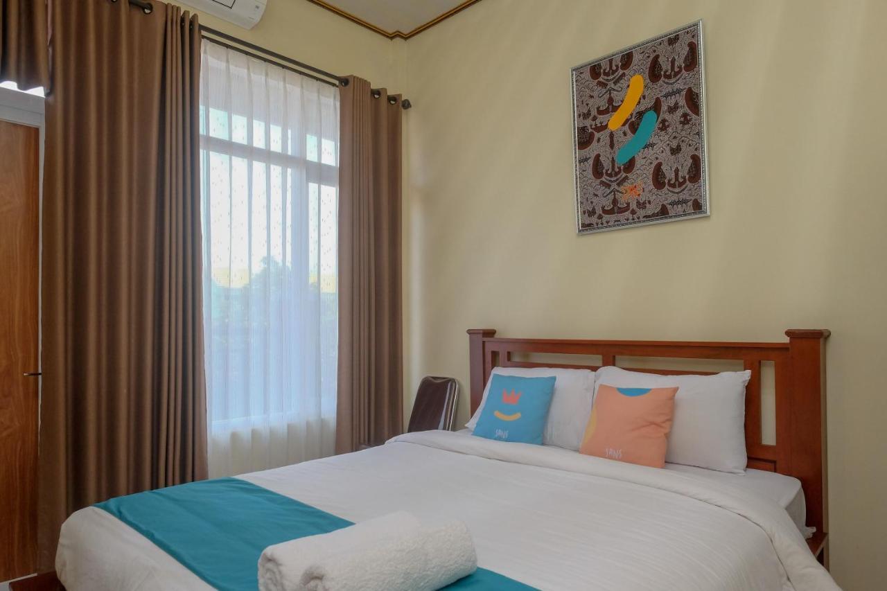 Sans Hotel Kumbang Yogyakarta By Reddoorz エクステリア 写真