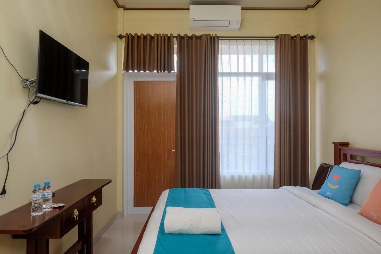 Sans Hotel Kumbang Yogyakarta By Reddoorz エクステリア 写真