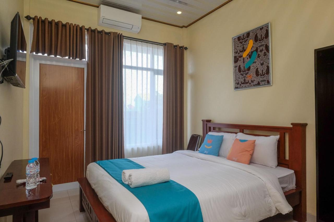 Sans Hotel Kumbang Yogyakarta By Reddoorz エクステリア 写真