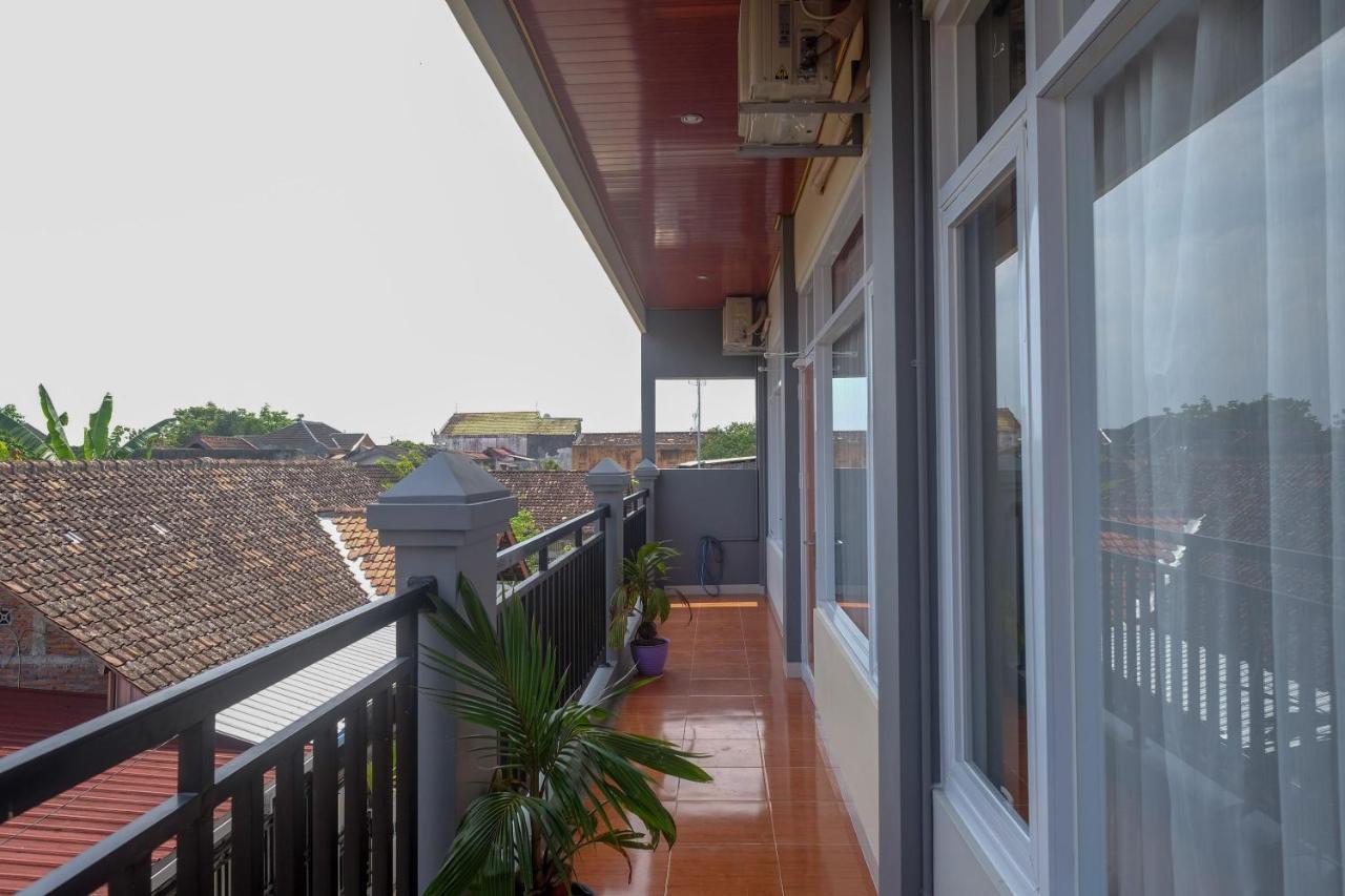 Sans Hotel Kumbang Yogyakarta By Reddoorz エクステリア 写真