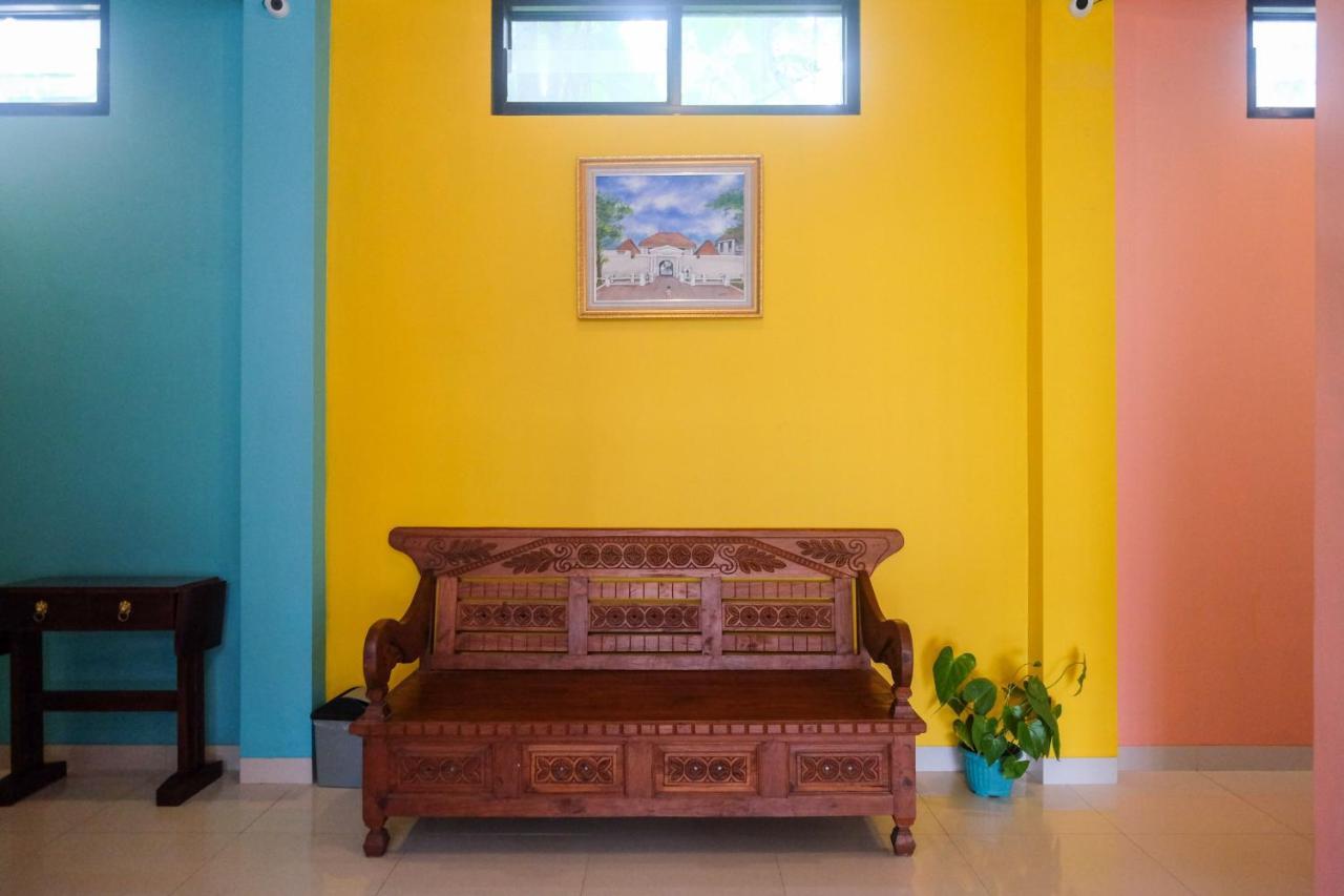 Sans Hotel Kumbang Yogyakarta By Reddoorz エクステリア 写真