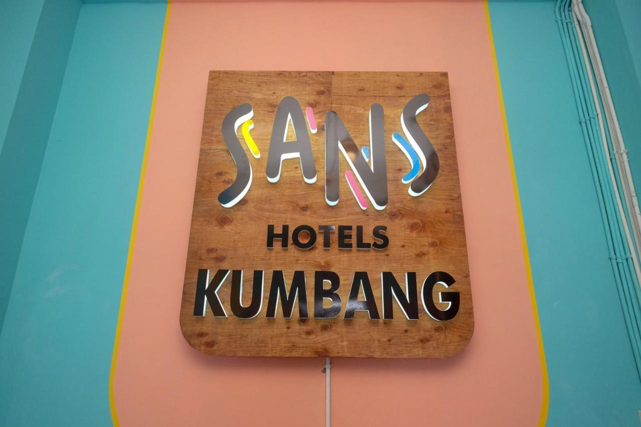 Sans Hotel Kumbang Yogyakarta By Reddoorz エクステリア 写真