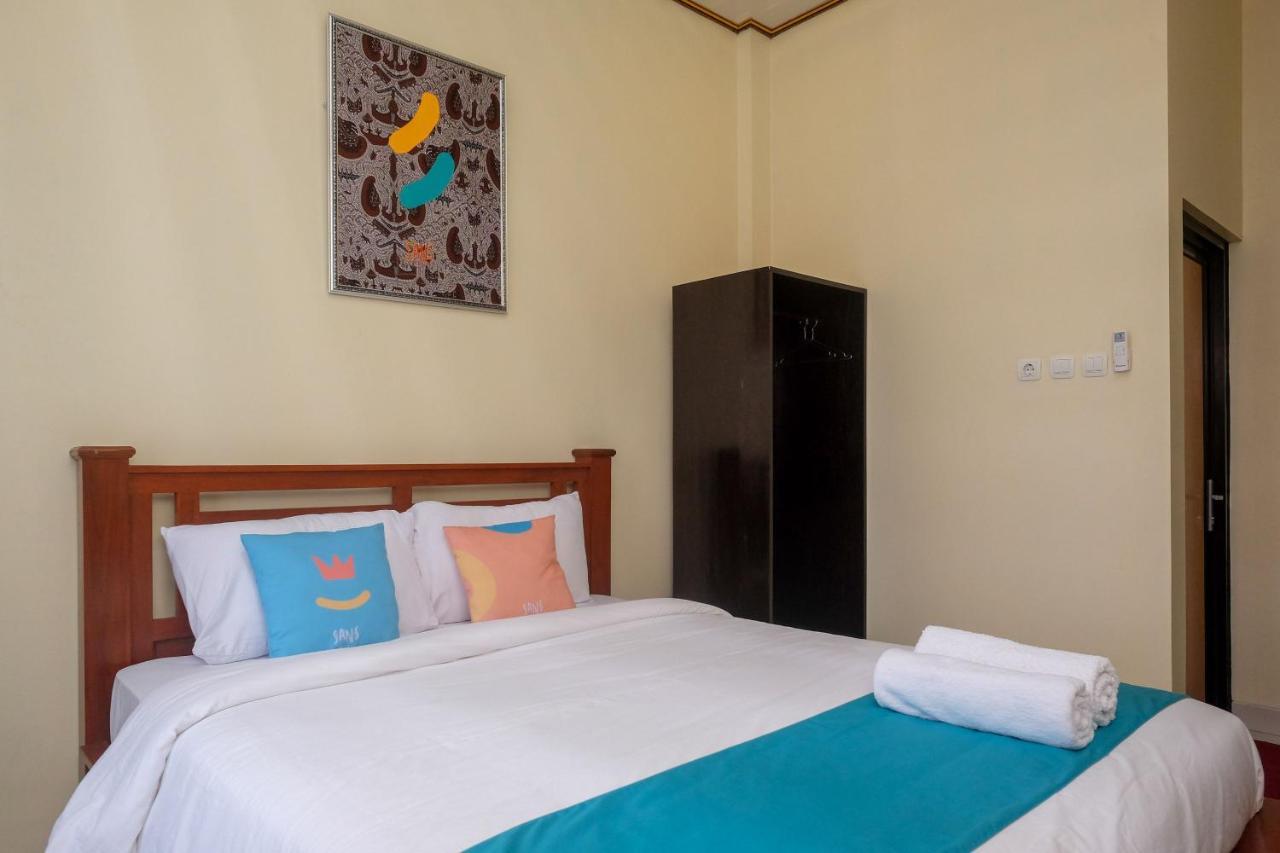 Sans Hotel Kumbang Yogyakarta By Reddoorz エクステリア 写真