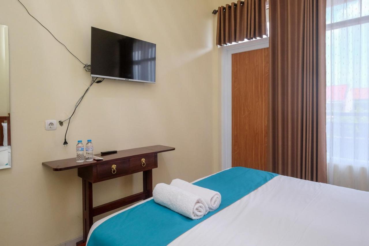 Sans Hotel Kumbang Yogyakarta By Reddoorz エクステリア 写真