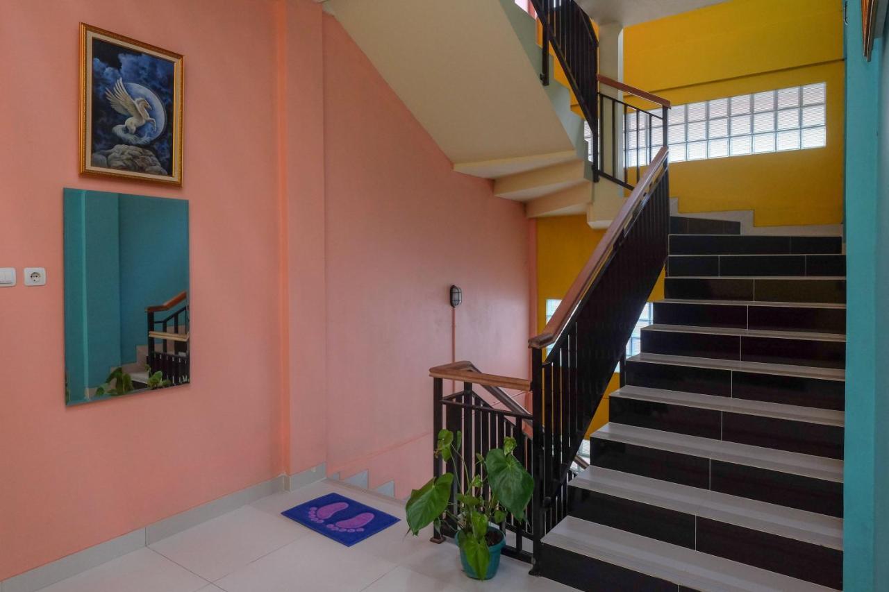 Sans Hotel Kumbang Yogyakarta By Reddoorz エクステリア 写真