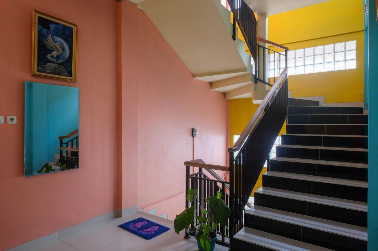 Sans Hotel Kumbang Yogyakarta By Reddoorz エクステリア 写真