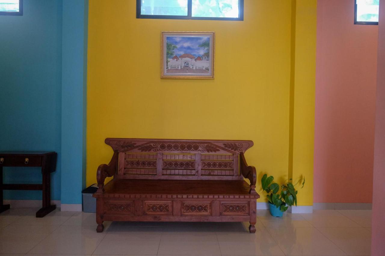 Sans Hotel Kumbang Yogyakarta By Reddoorz エクステリア 写真