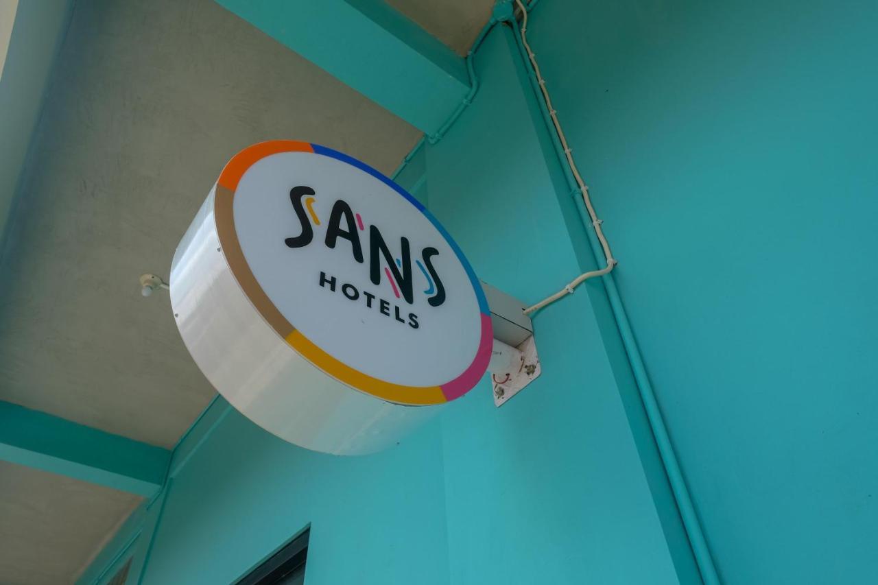Sans Hotel Kumbang Yogyakarta By Reddoorz エクステリア 写真