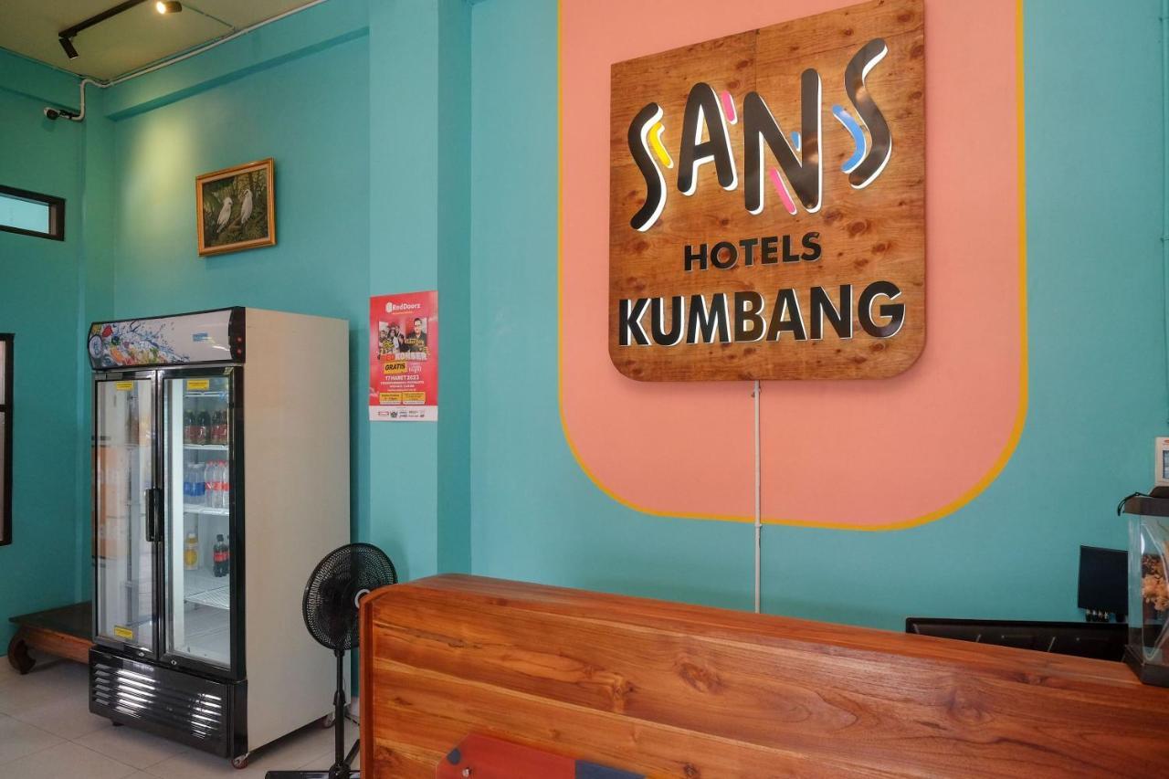 Sans Hotel Kumbang Yogyakarta By Reddoorz エクステリア 写真