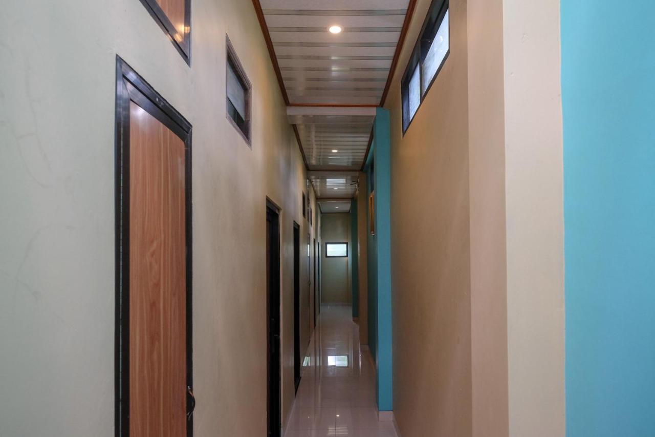 Sans Hotel Kumbang Yogyakarta By Reddoorz エクステリア 写真
