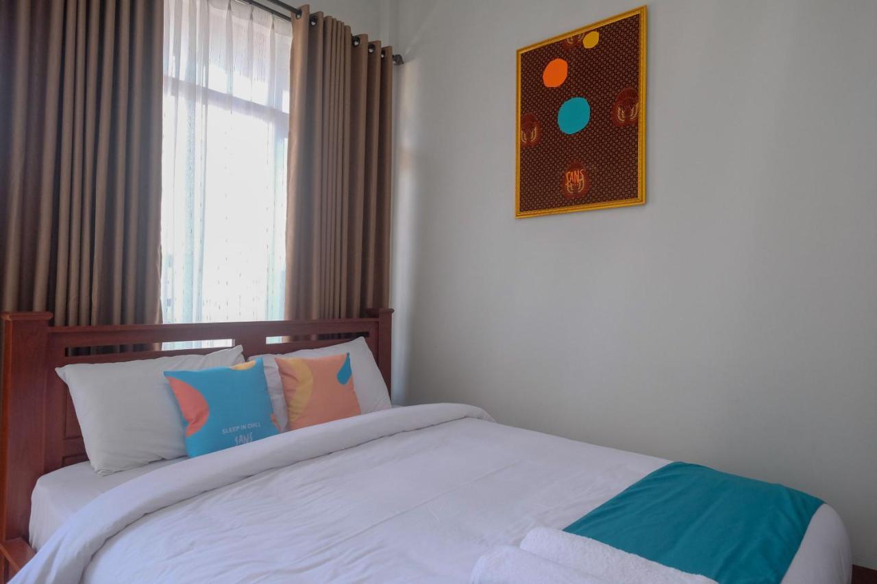 Sans Hotel Kumbang Yogyakarta By Reddoorz エクステリア 写真