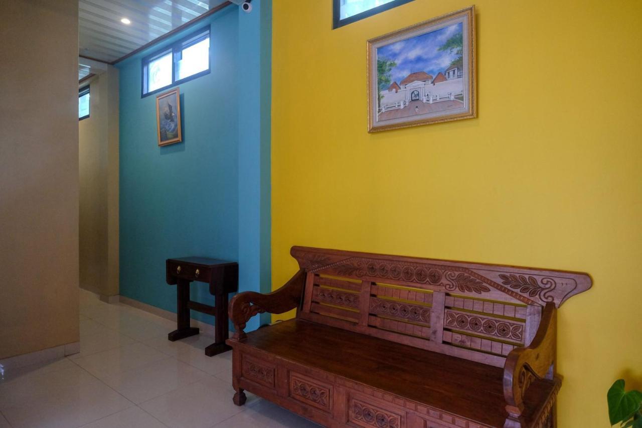 Sans Hotel Kumbang Yogyakarta By Reddoorz エクステリア 写真