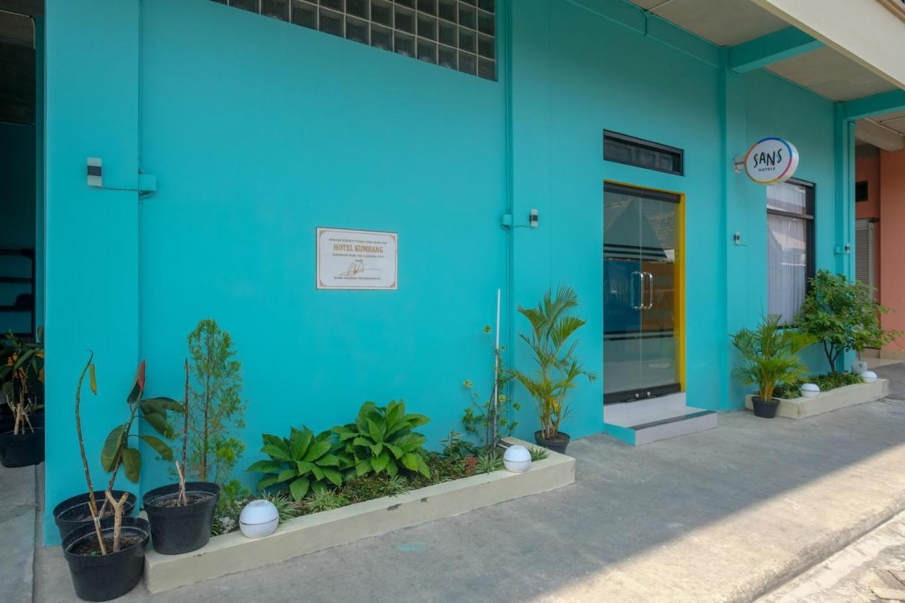 Sans Hotel Kumbang Yogyakarta By Reddoorz エクステリア 写真
